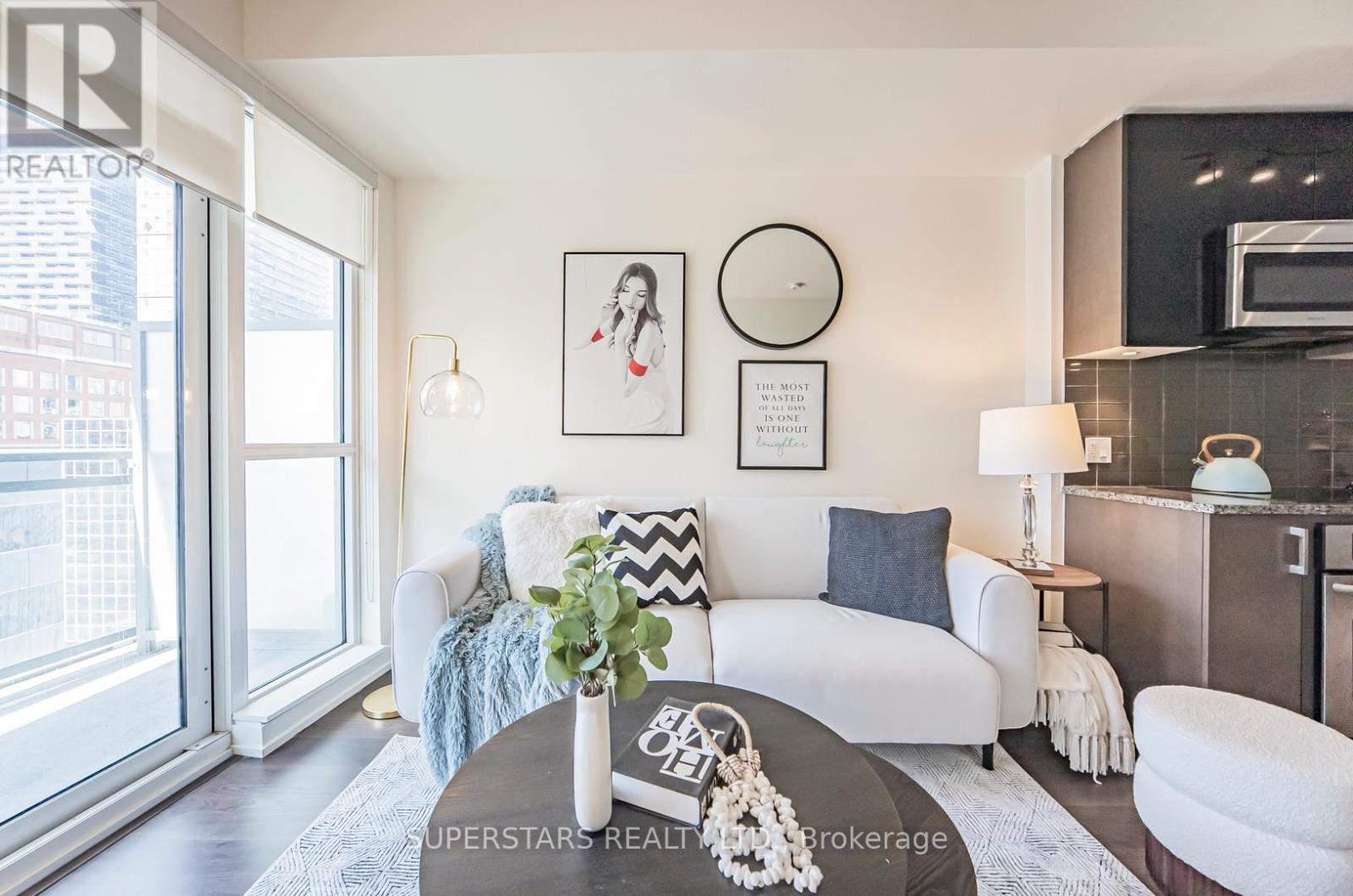 801 - 89 Dunfield Avenue Property Photo 8