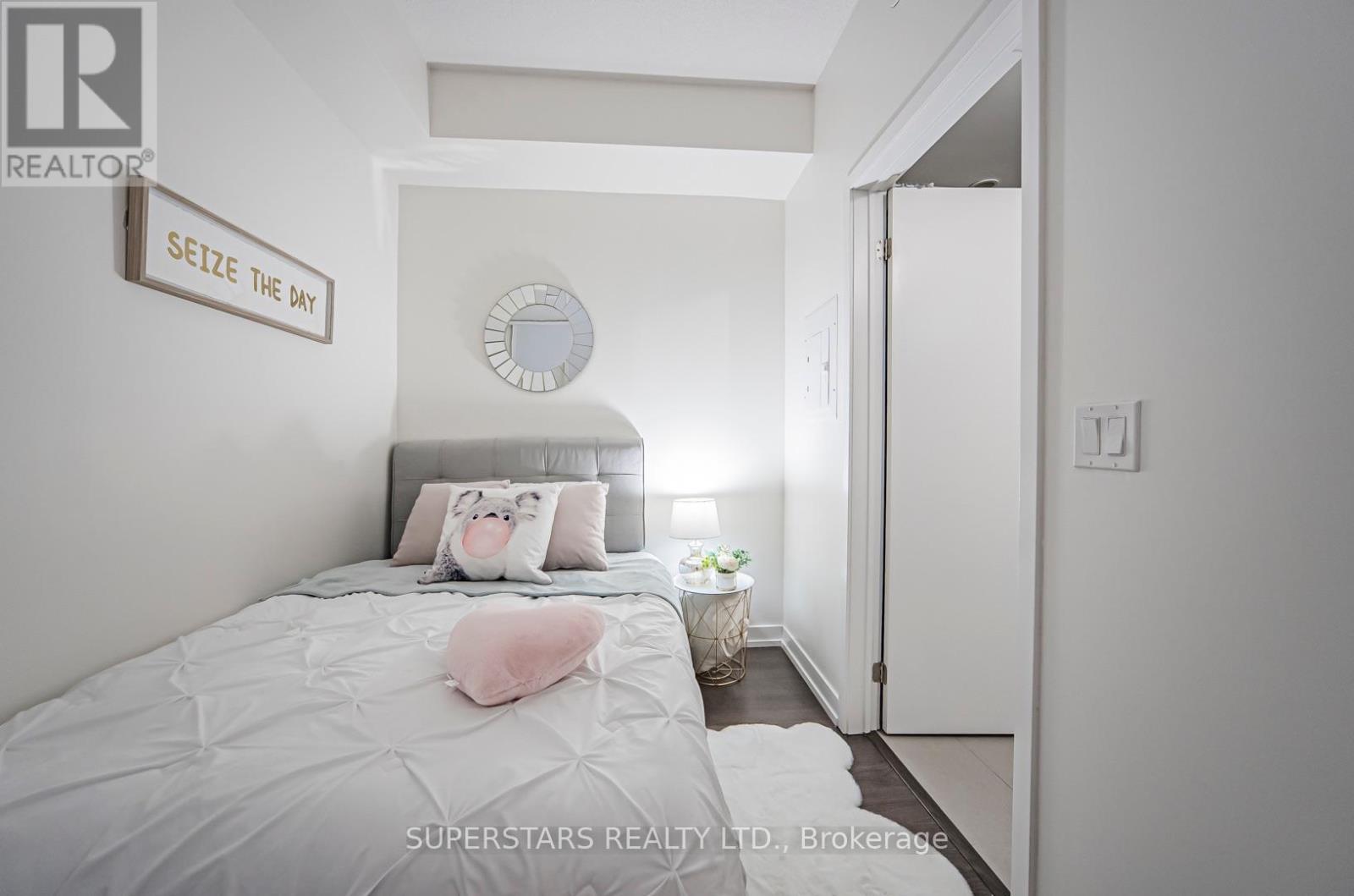 801 - 89 Dunfield Avenue Property Photo 13