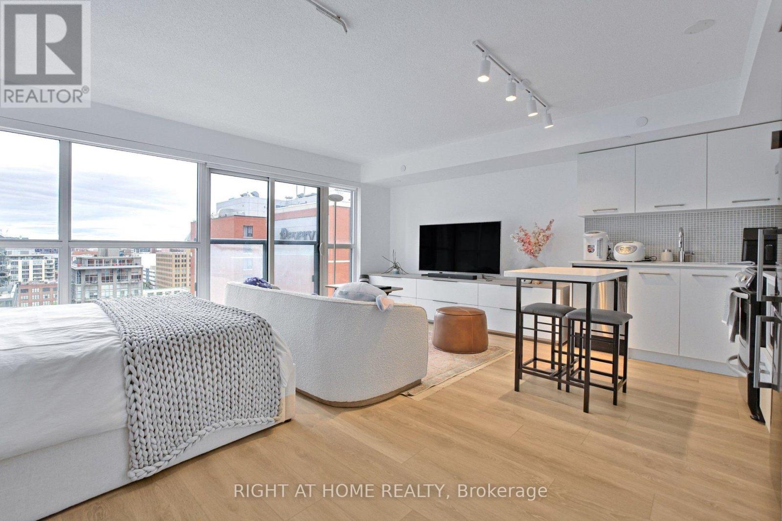 1406 - 87 Peter Street Property Photo 1