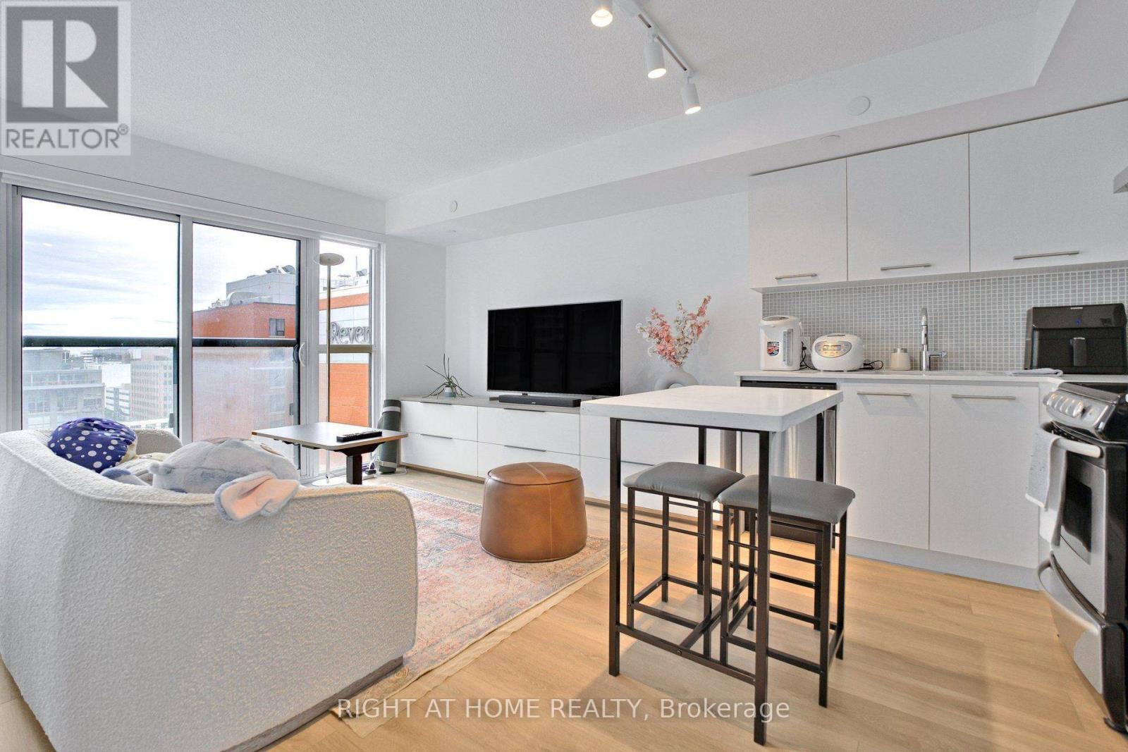 1406 - 87 Peter Street Property Photo 5