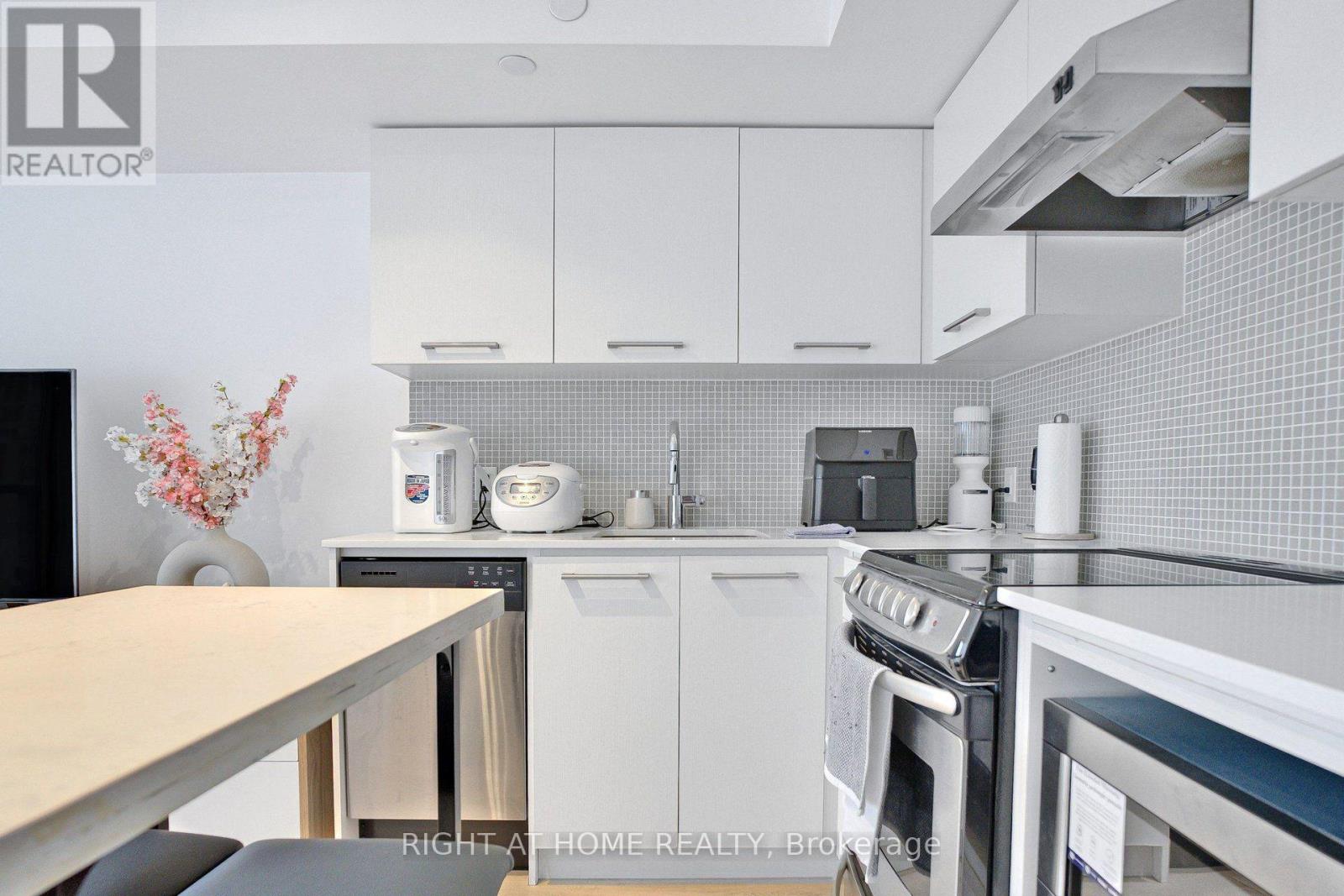 1406 - 87 Peter Street Property Photo 13