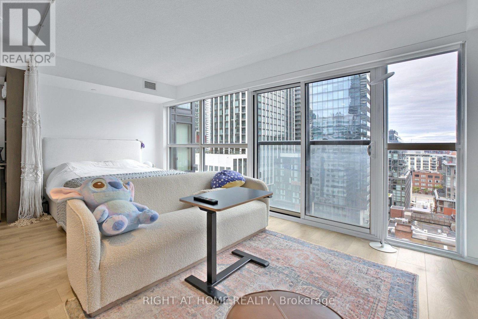 1406 - 87 Peter Street Property Photo 16