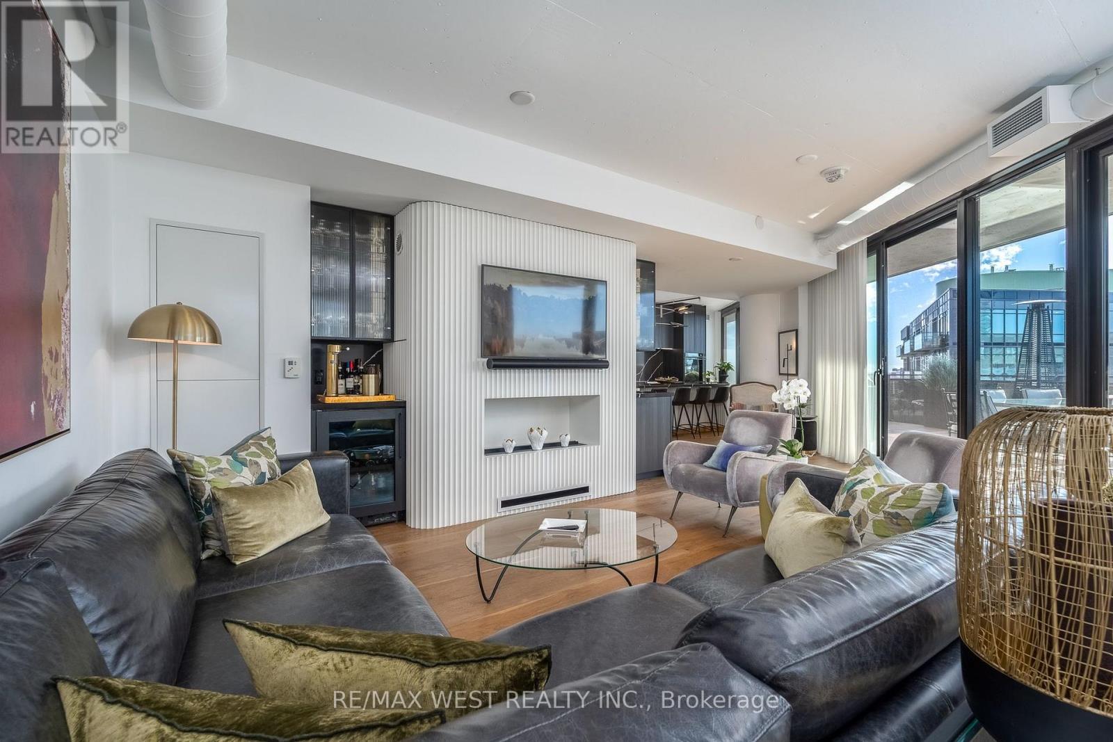 1002 - 21 Lawren Harris Square Property Photo 7