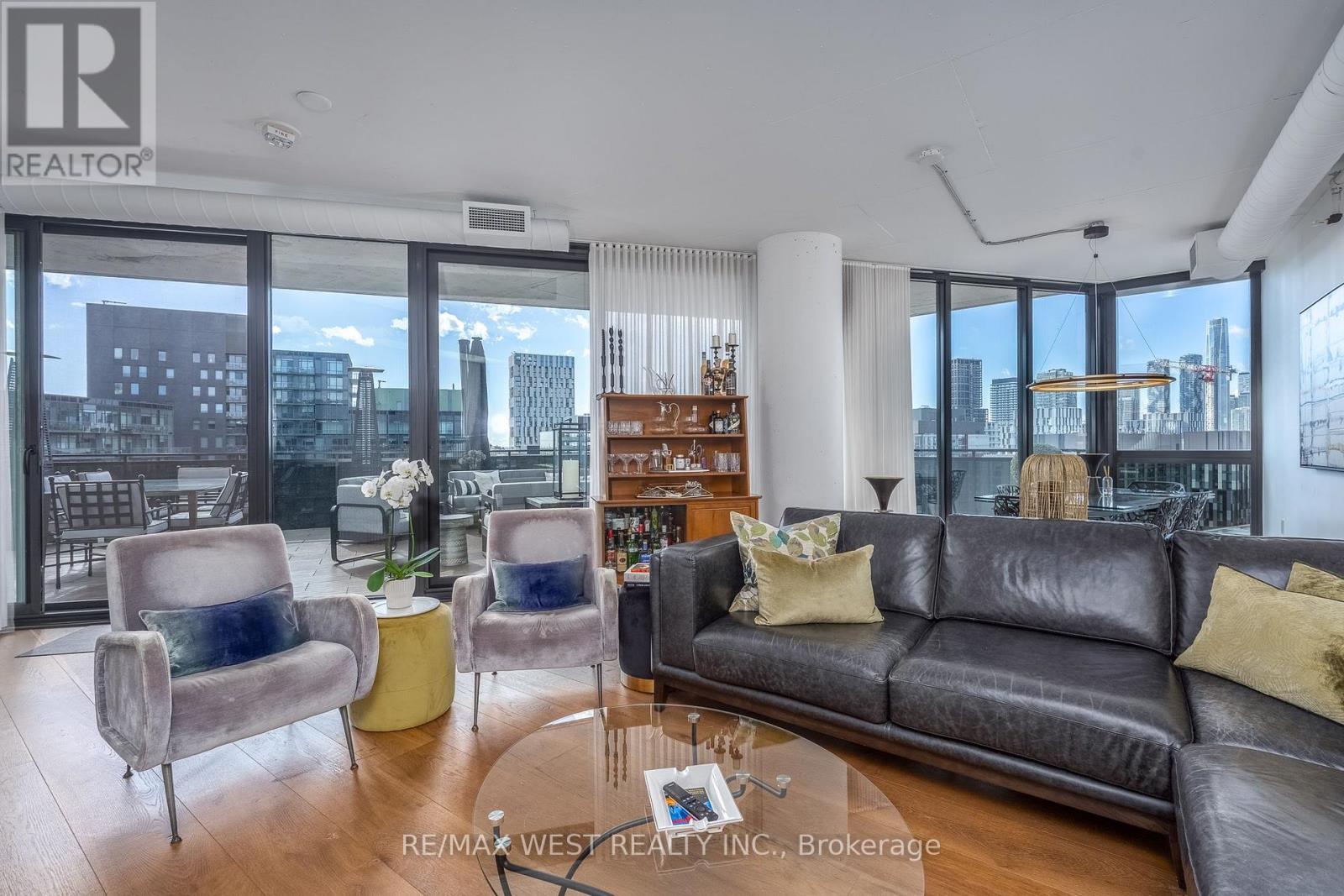 1002 - 21 Lawren Harris Square Property Photo 8