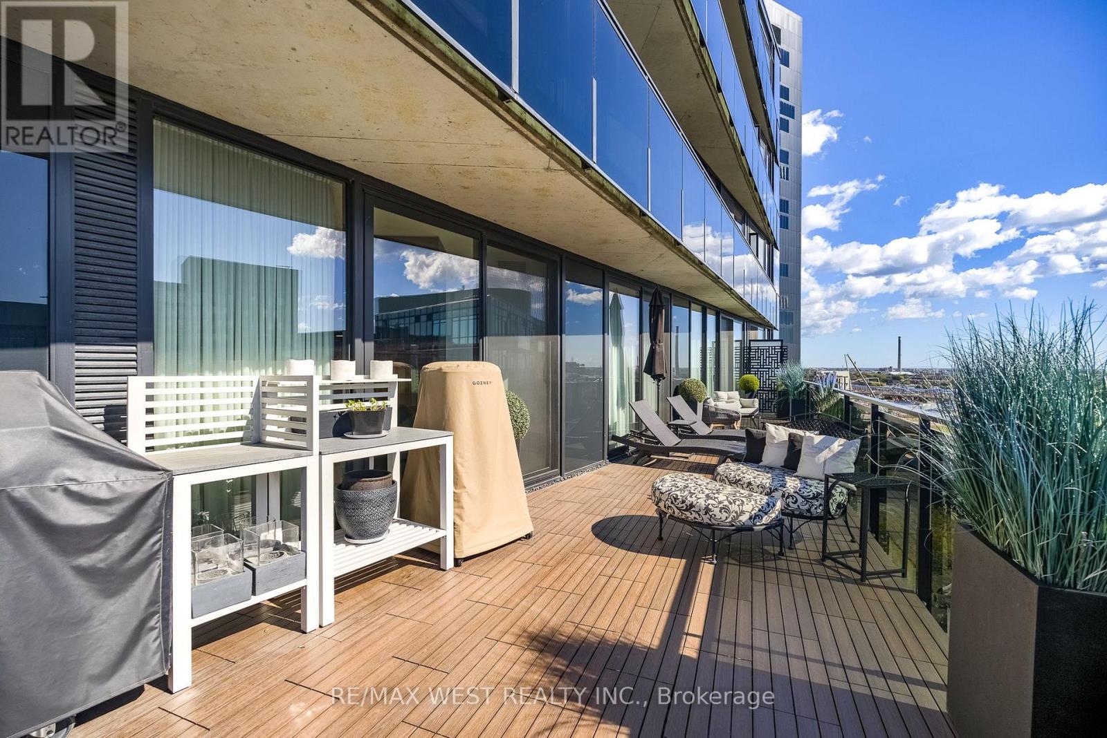 1002 - 21 Lawren Harris Square Property Photo 22