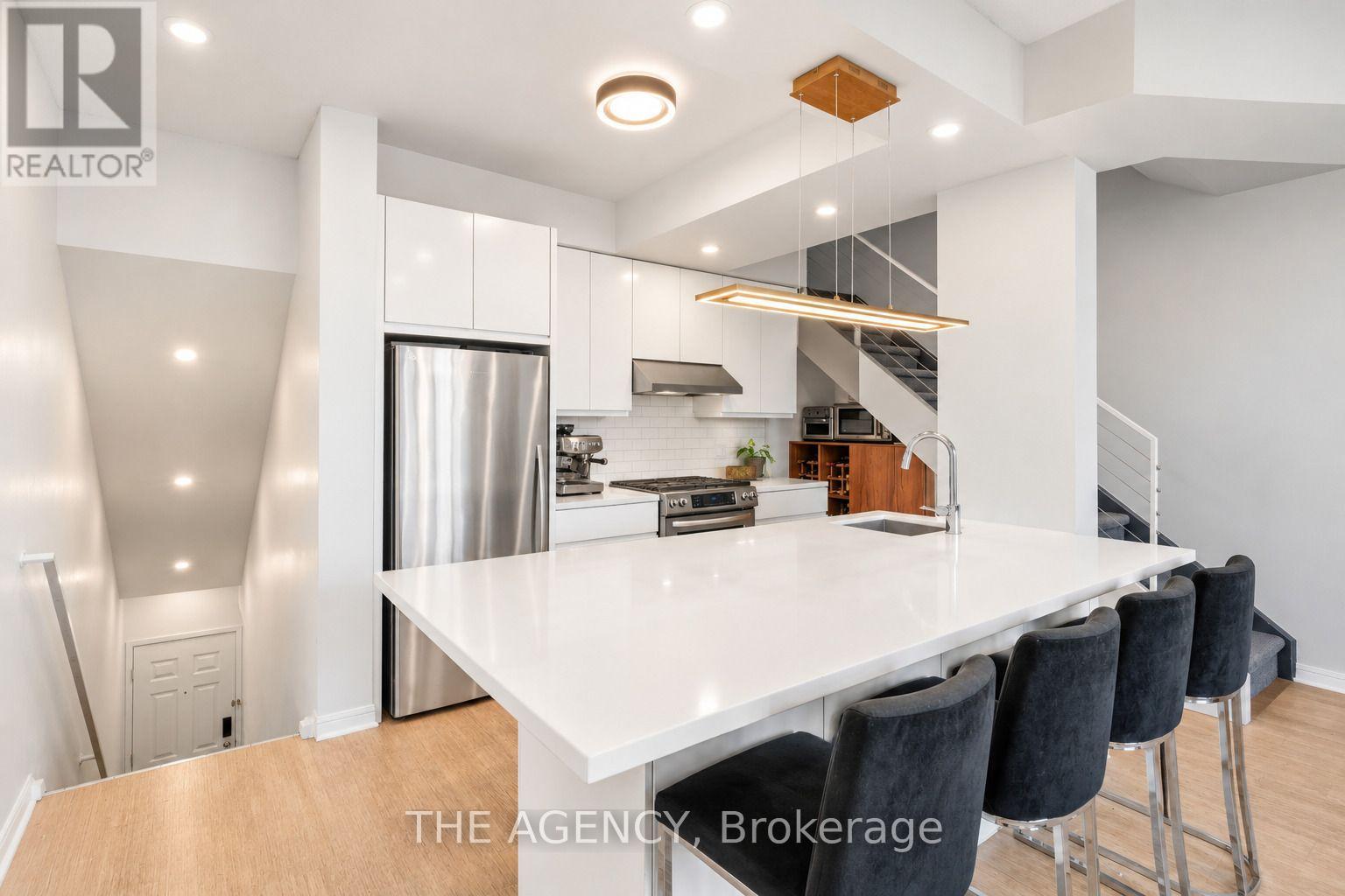 667 - 38 Stadium Road Property Photo 5