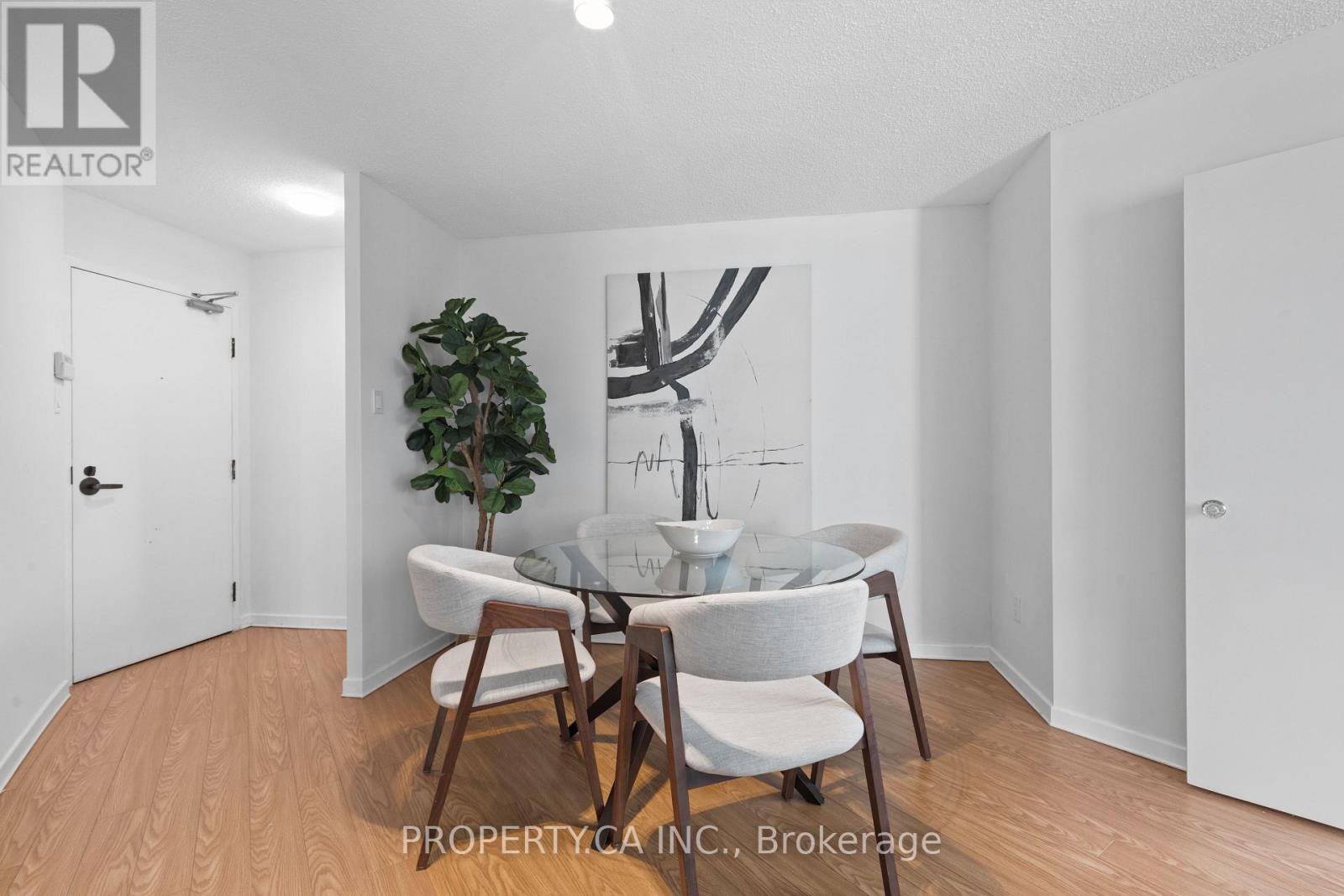 601 - 25 Maitland Street Property Photo 6