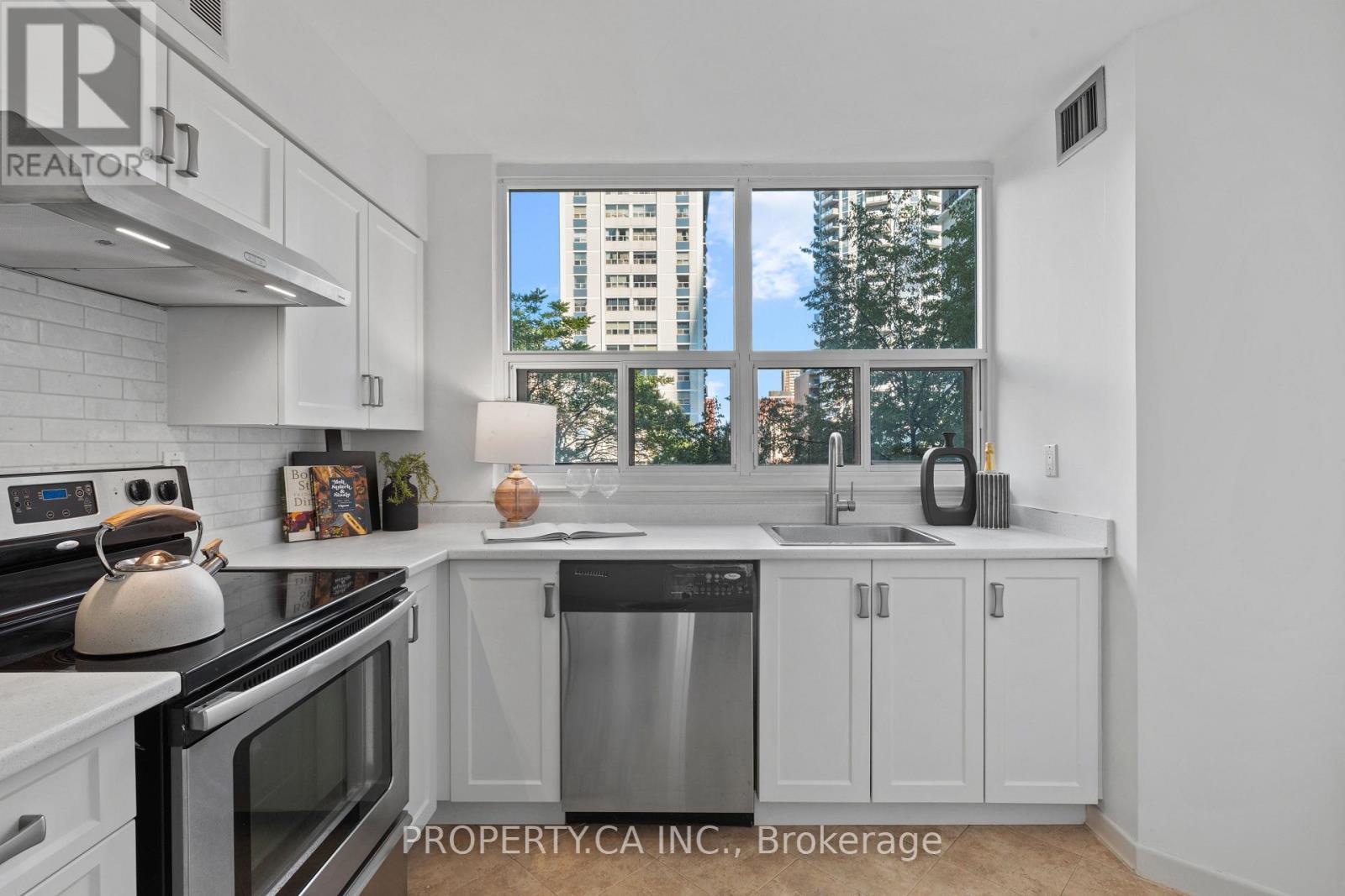601 - 25 Maitland Street Property Photo 7