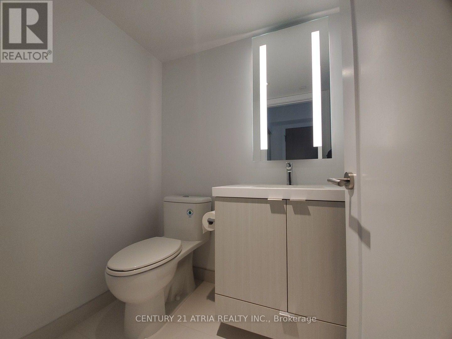 2424 - 585 Bloor Street E Property Photo 12