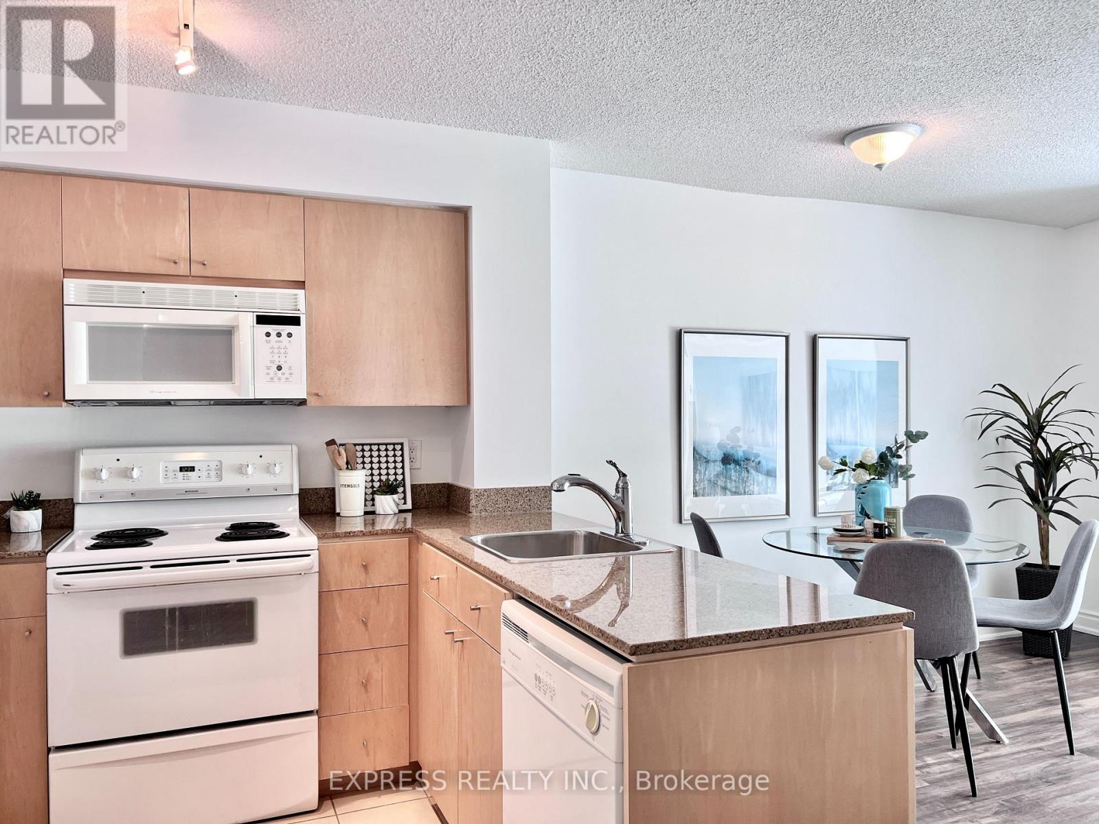 512 - 361 Front Street W Property Photo 3