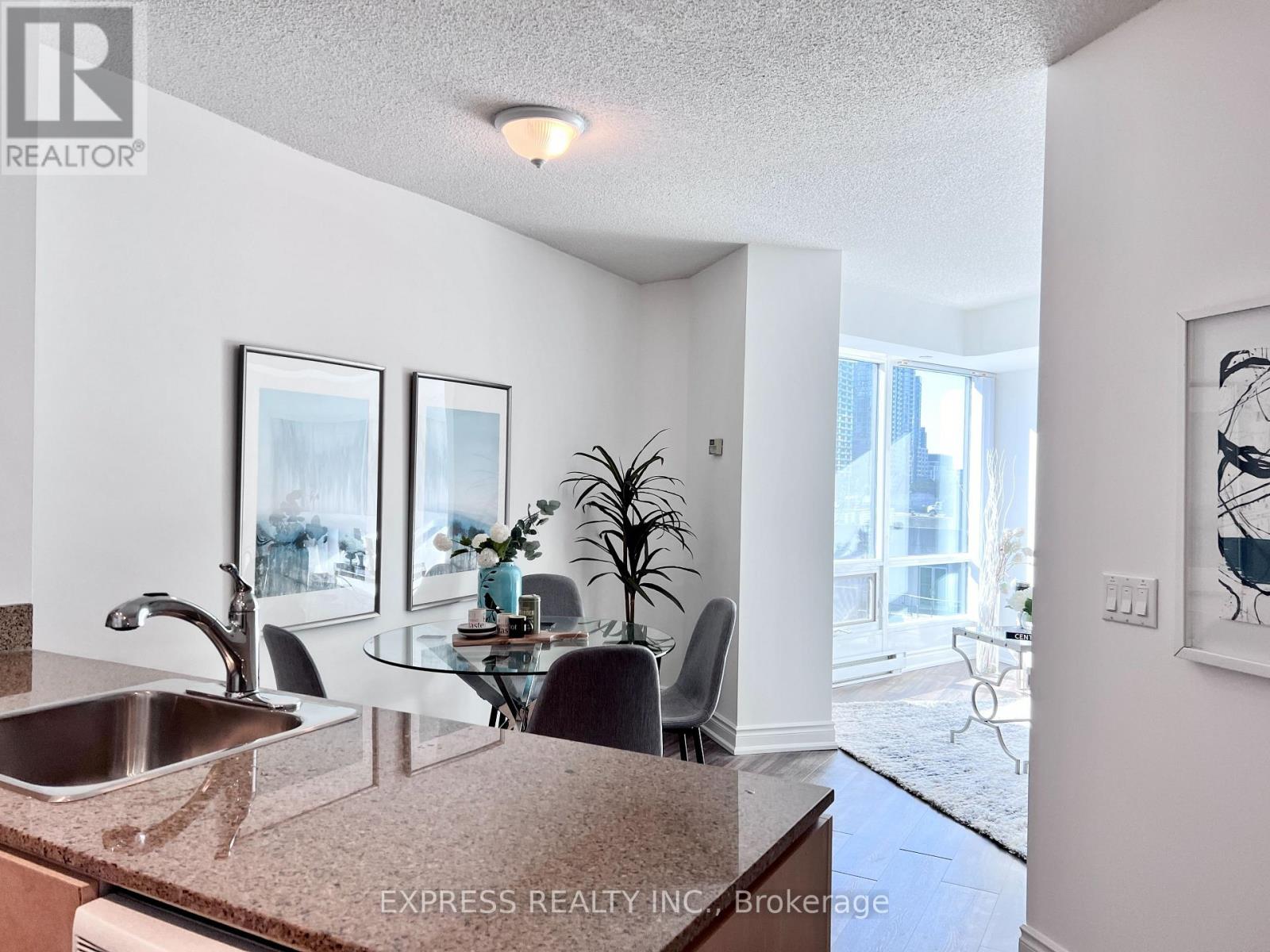 512 - 361 Front Street W Property Photo 6