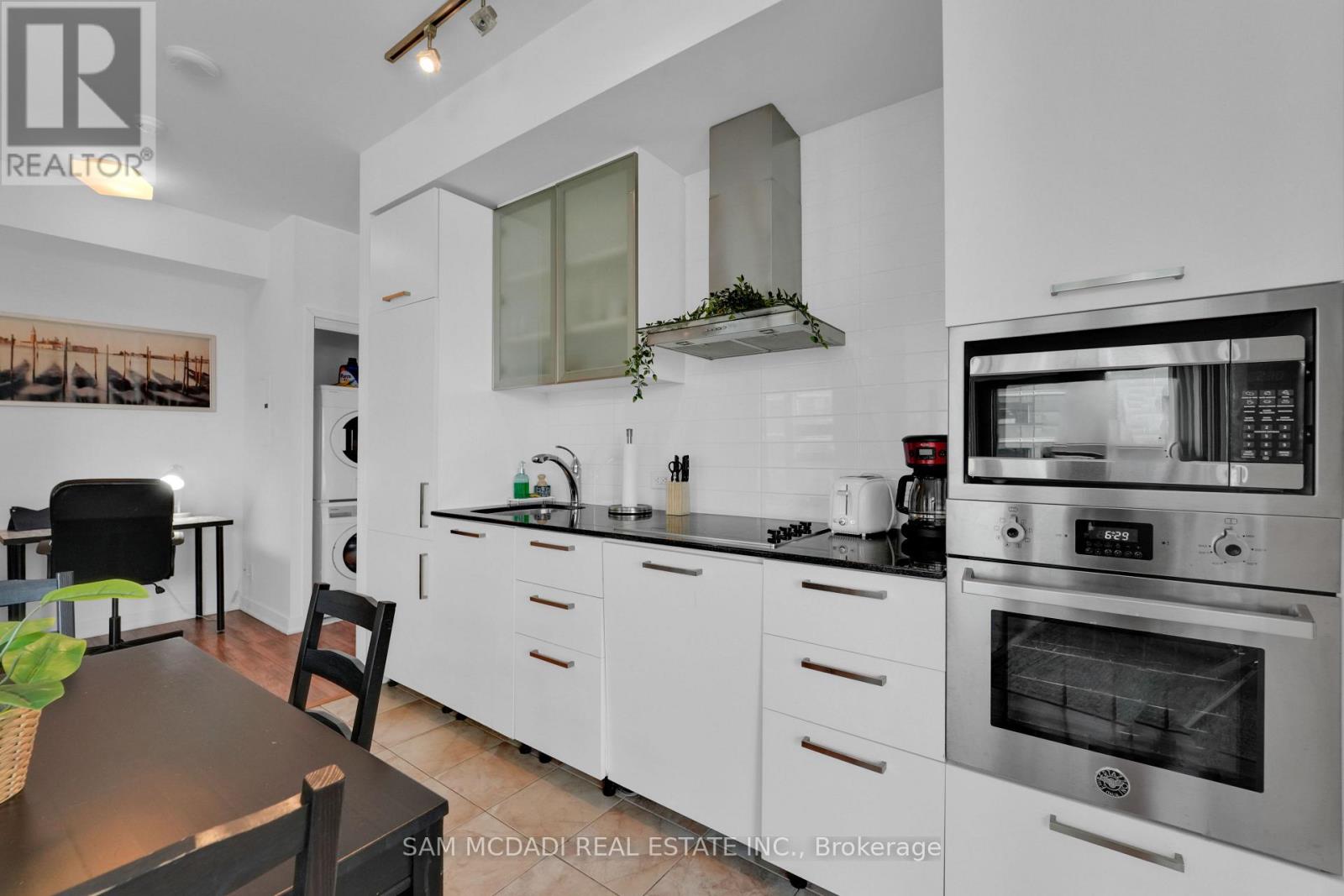2307 - 12 York Street Property Photo 4