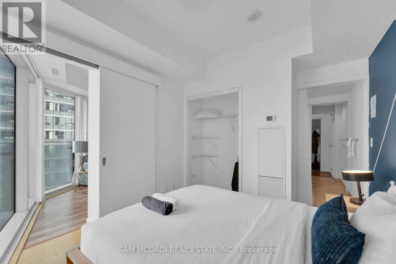 2307 - 12 York Street Property Photo 12