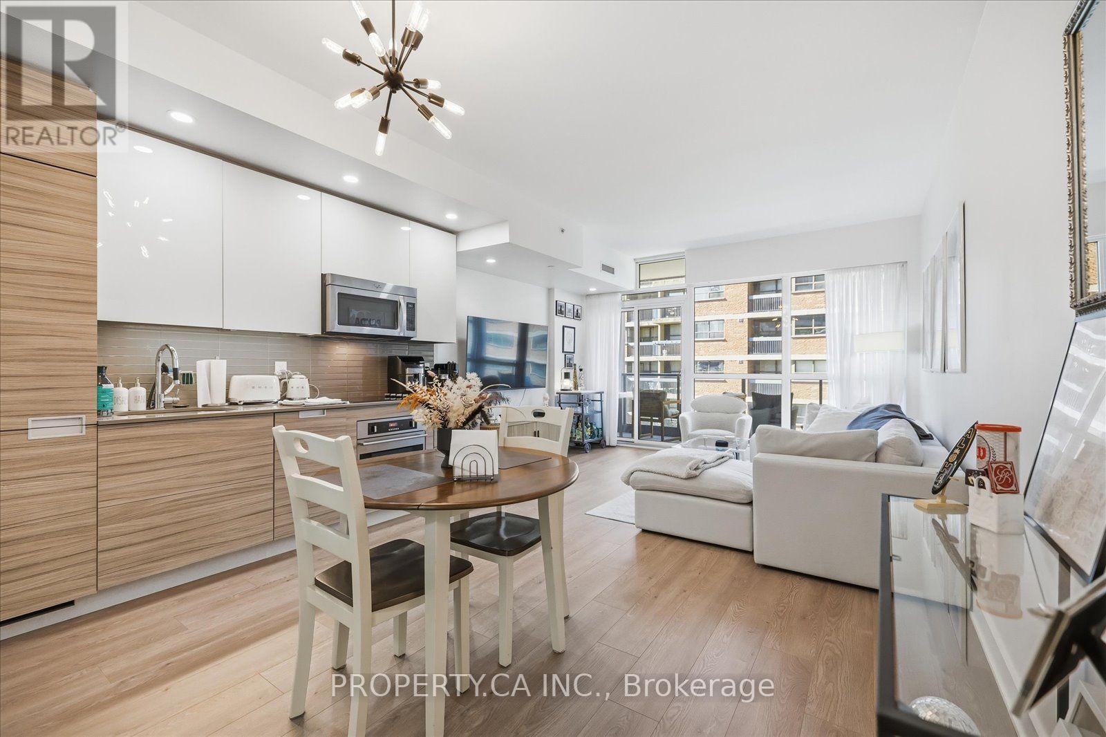 606 - 210 SIMCOE STREET Property Photo 1