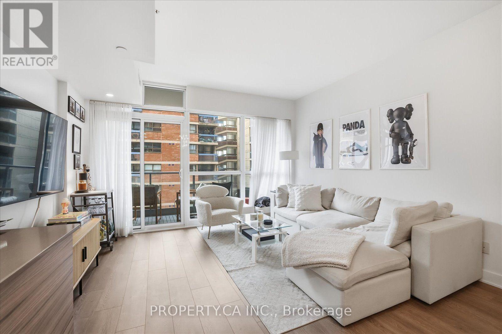 606 - 210 Simcoe Street Property Photo 2