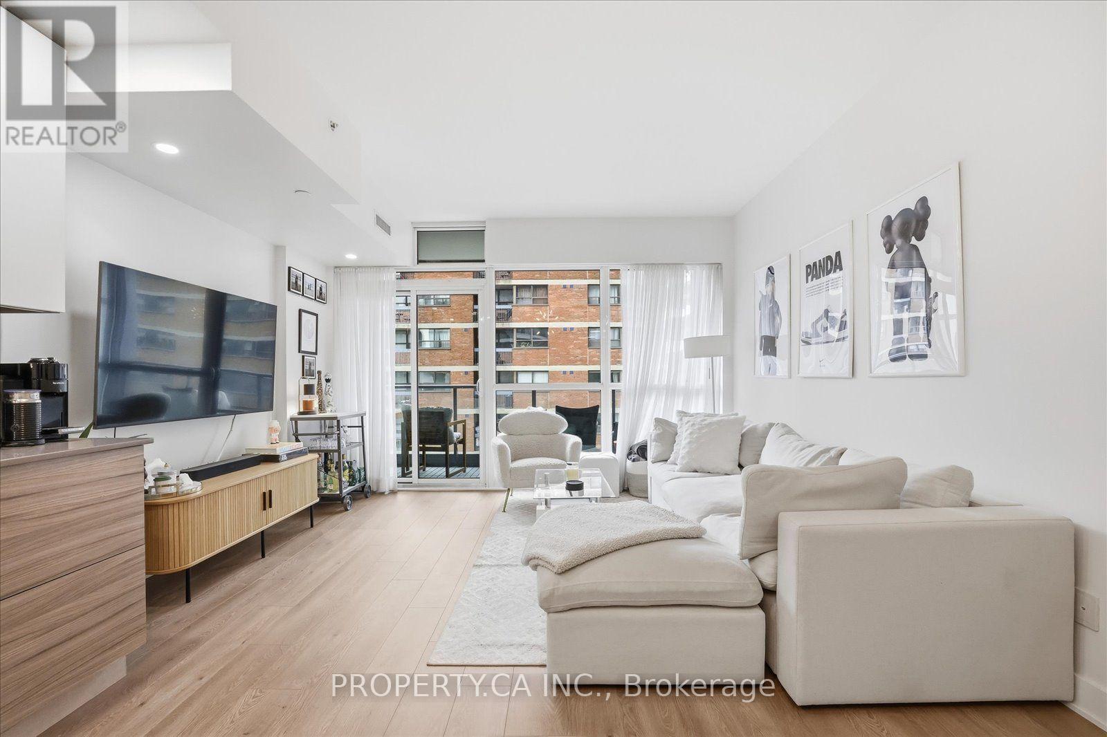 606 - 210 Simcoe Street Property Photo 3
