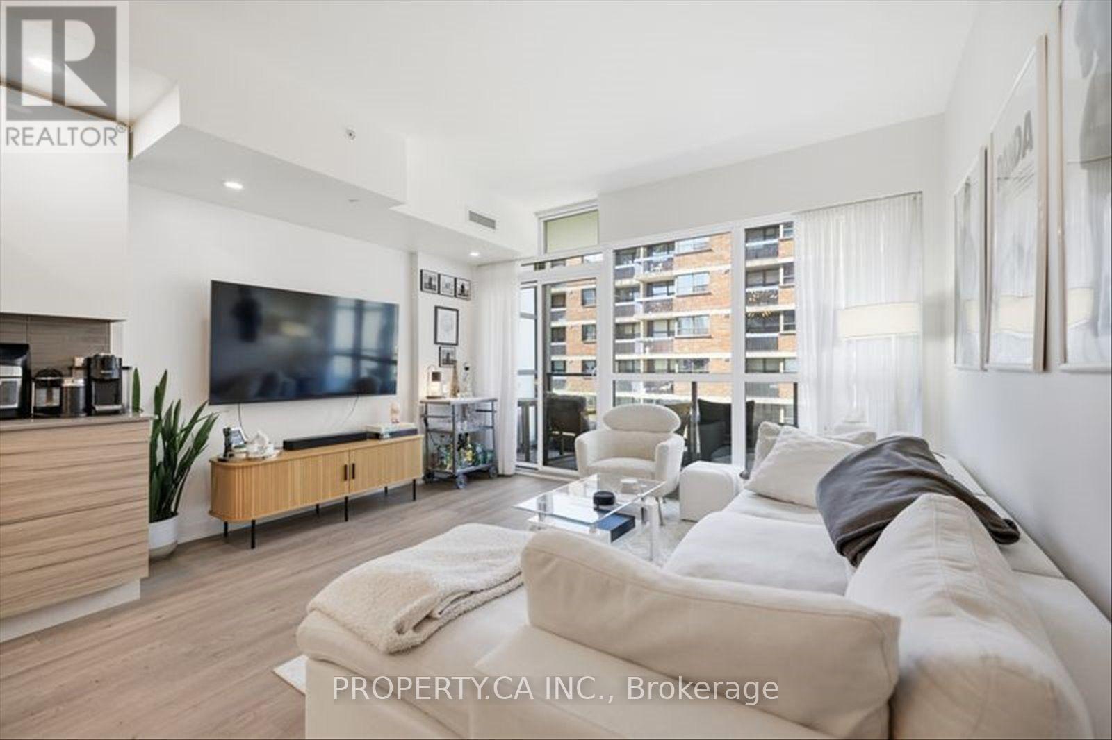 606 - 210 Simcoe Street Property Photo 6