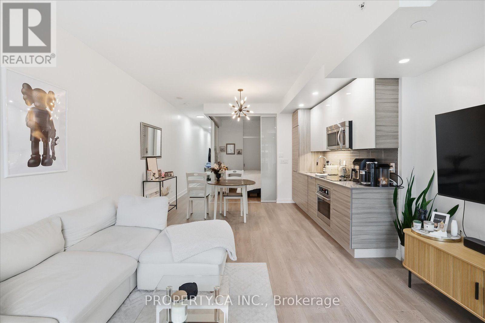 606 - 210 Simcoe Street Property Photo 7