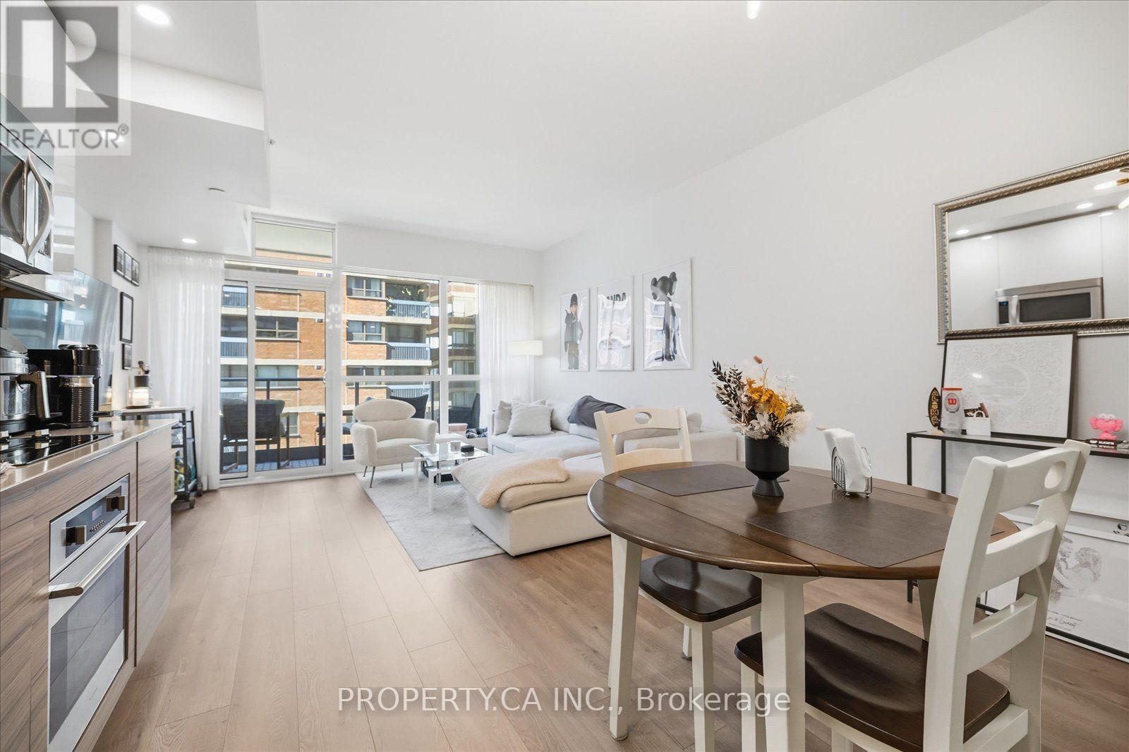 606 - 210 Simcoe Street Property Photo 8