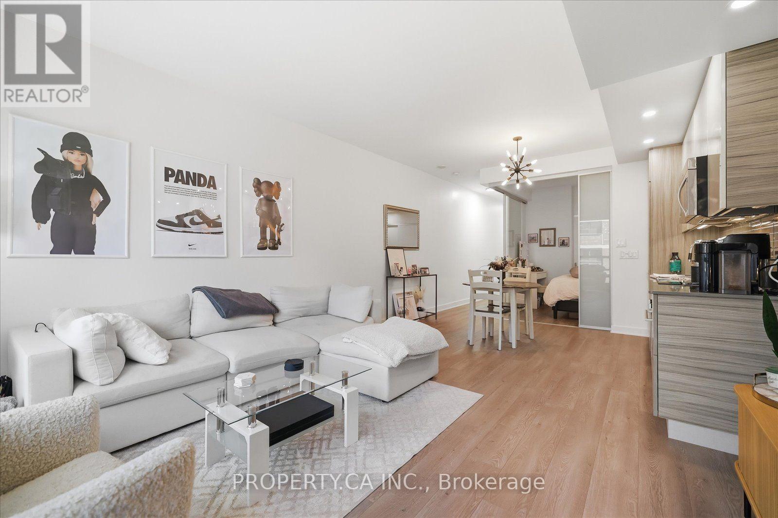 606 - 210 Simcoe Street Property Photo 10