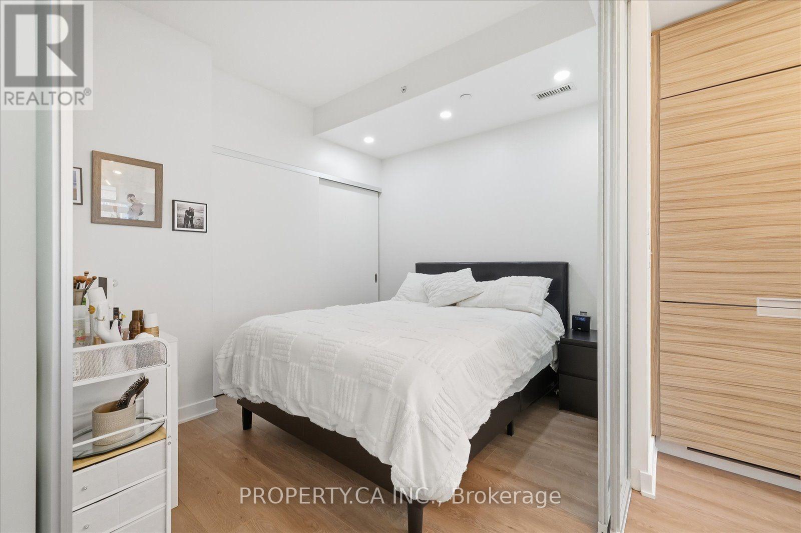 606 - 210 Simcoe Street Property Photo 13