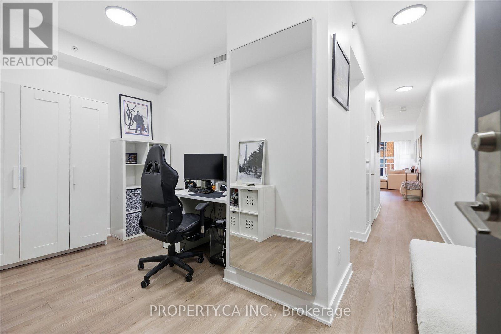 606 - 210 Simcoe Street Property Photo 16