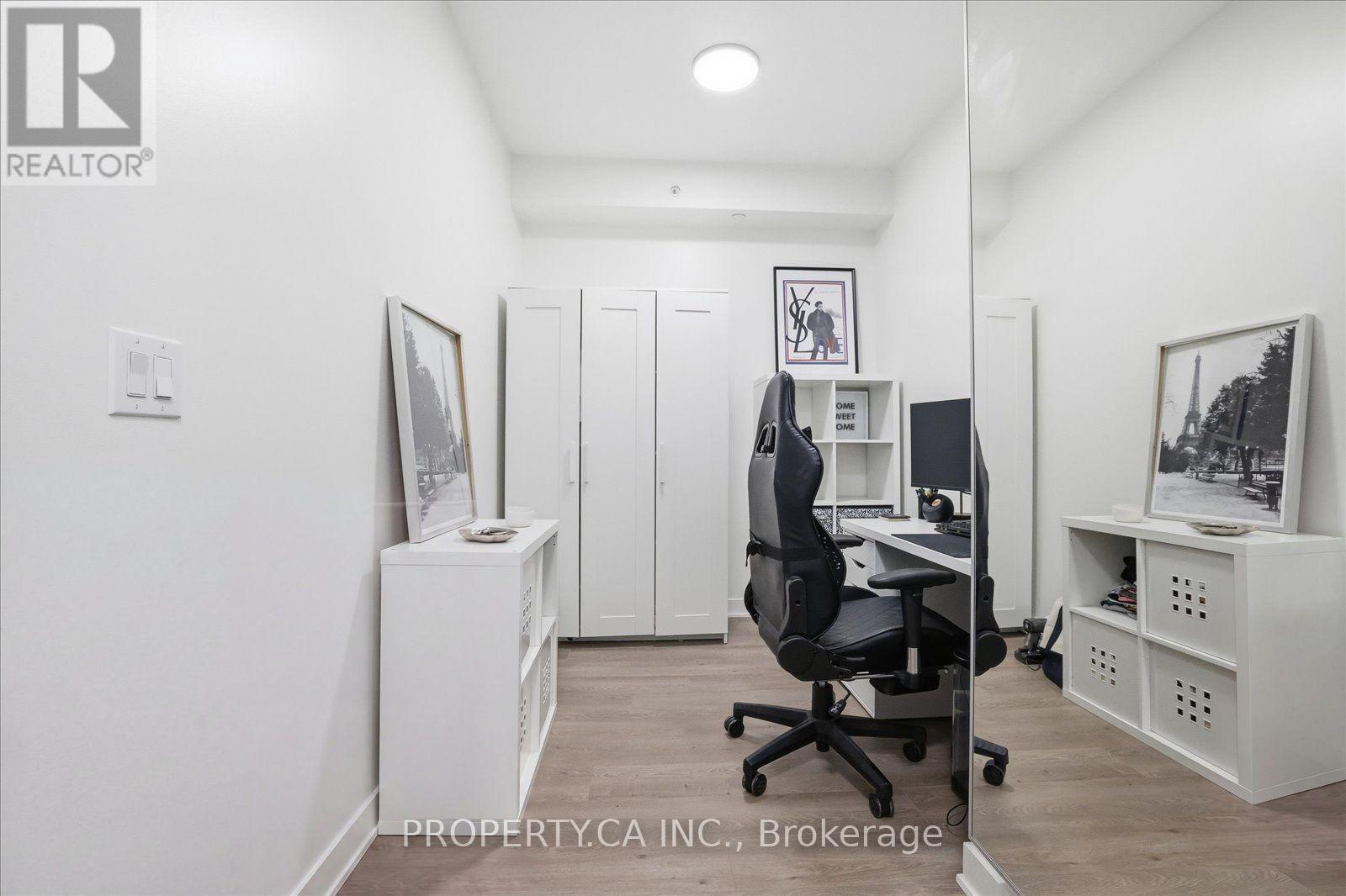 606 - 210 Simcoe Street Property Photo 17