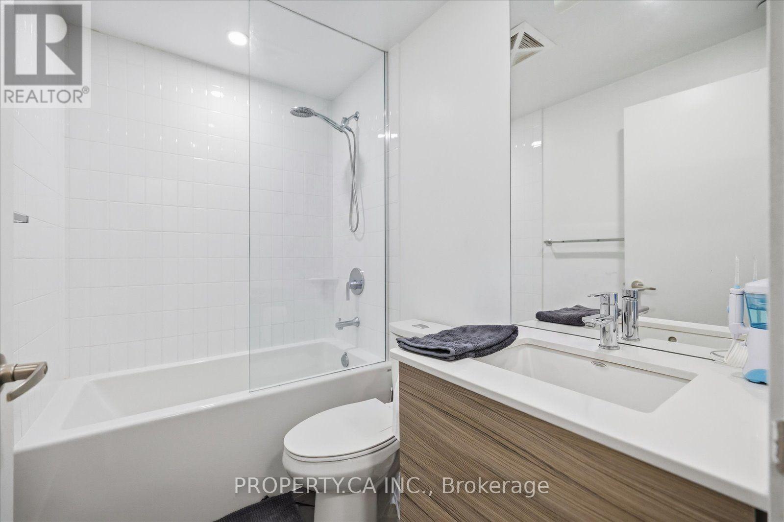 606 - 210 Simcoe Street Property Photo 18