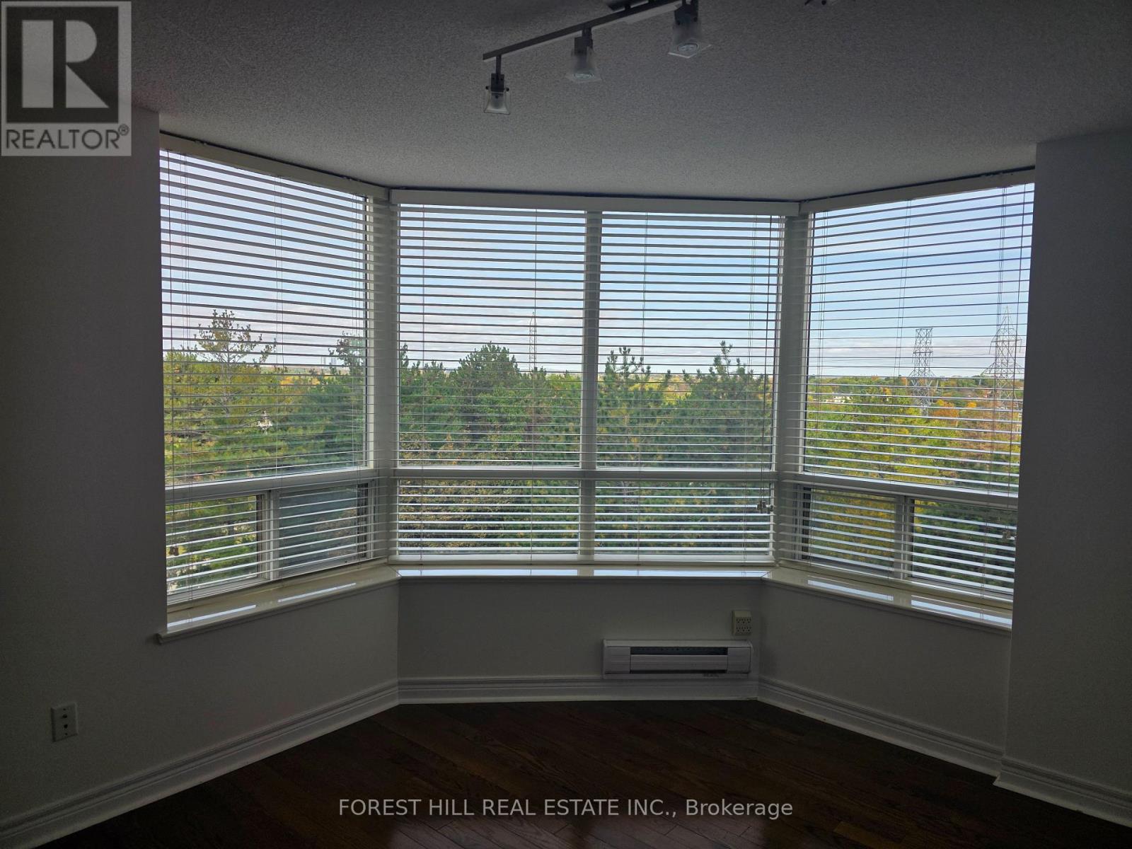 609 - 89 Skymark Drive Property Photo 2