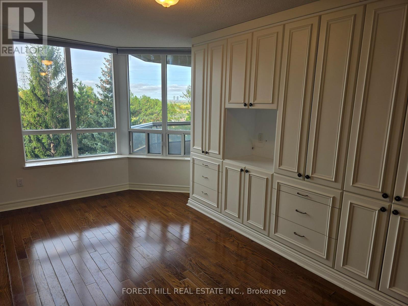 609 - 89 Skymark Drive Property Photo 4