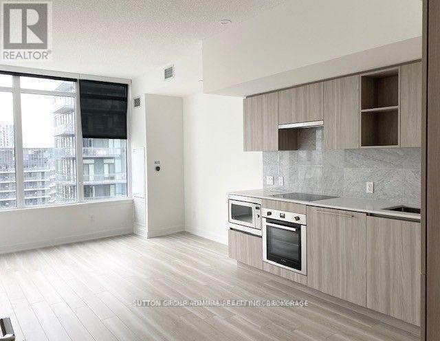 3015 - 19 Bathurst Street Property Photo 2