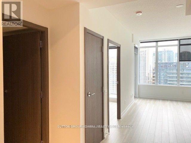 3015 - 19 Bathurst Street Property Photo 4
