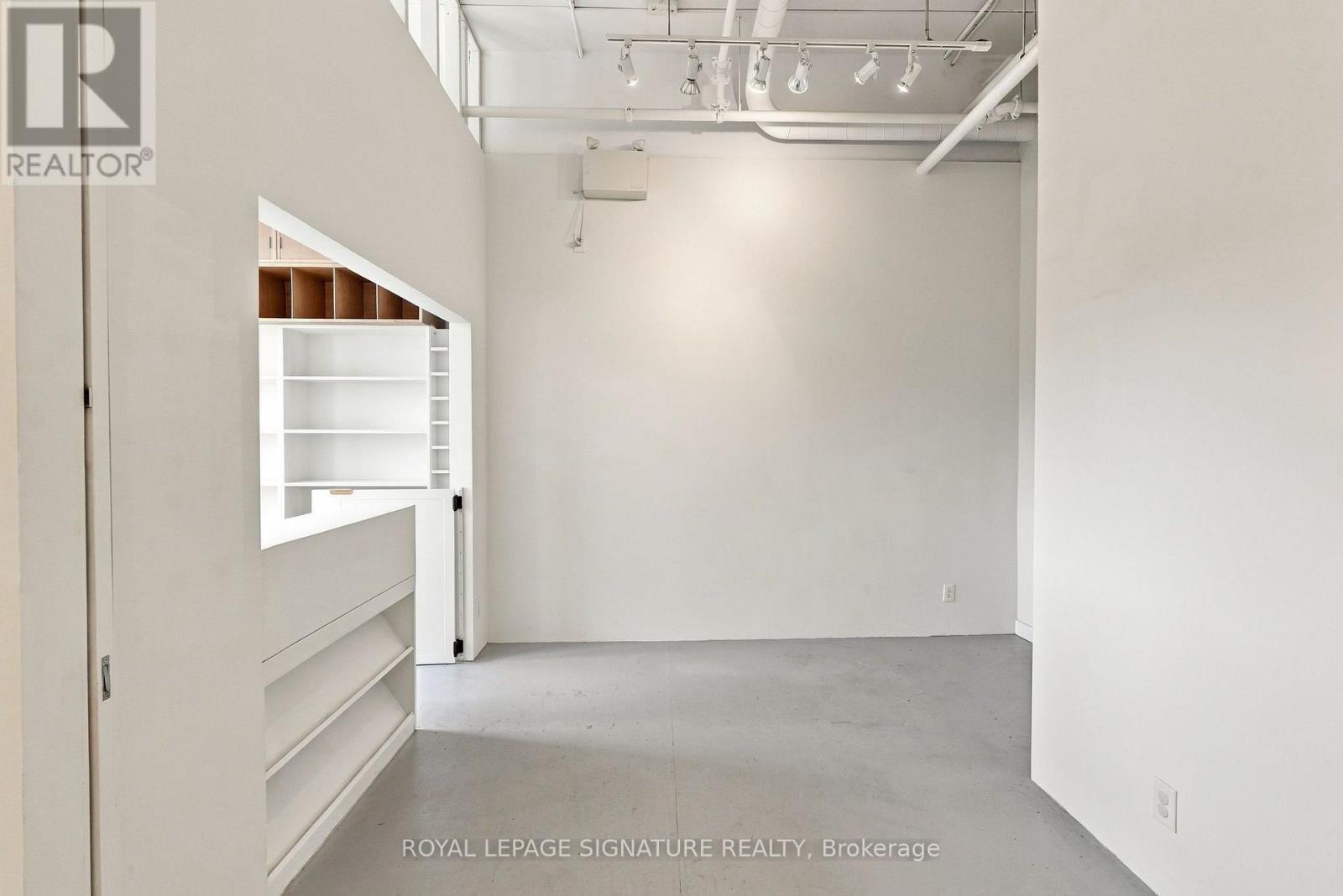 302 - 180 Shaw Street Property Photo 3