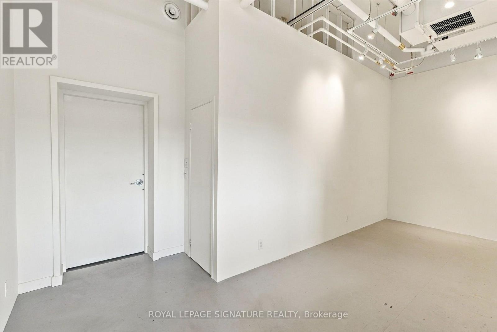 302 - 180 Shaw Street Property Photo 5