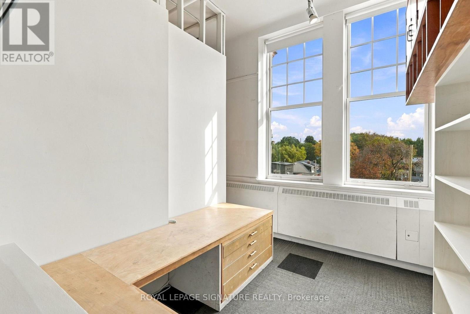 302 - 180 Shaw Street Property Photo 6