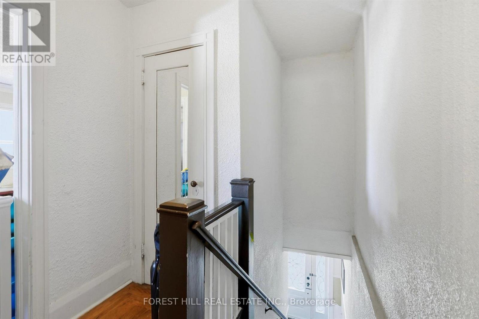 Unit A - 1070 Avenue Road Property Photo 5