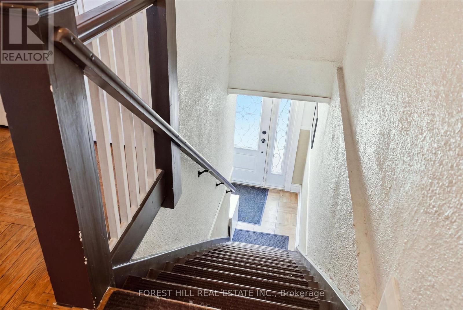 Unit A - 1070 Avenue Road Property Photo 6
