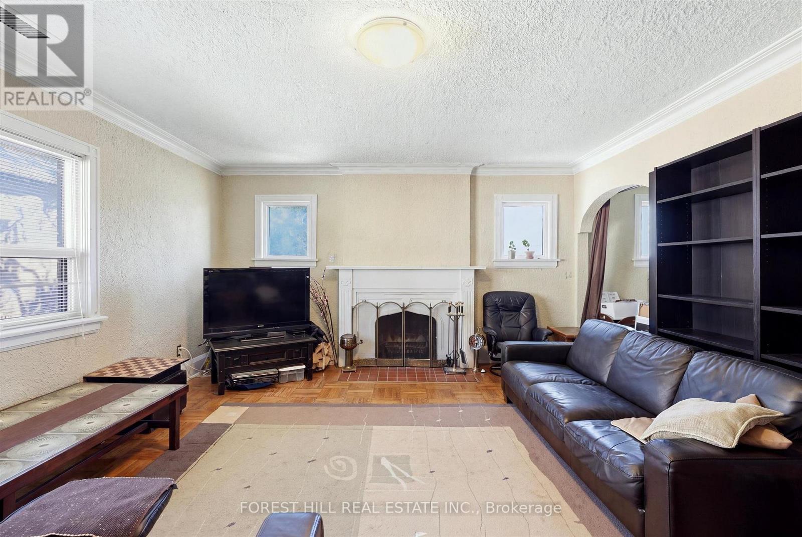 Unit A - 1070 Avenue Road Property Photo 8