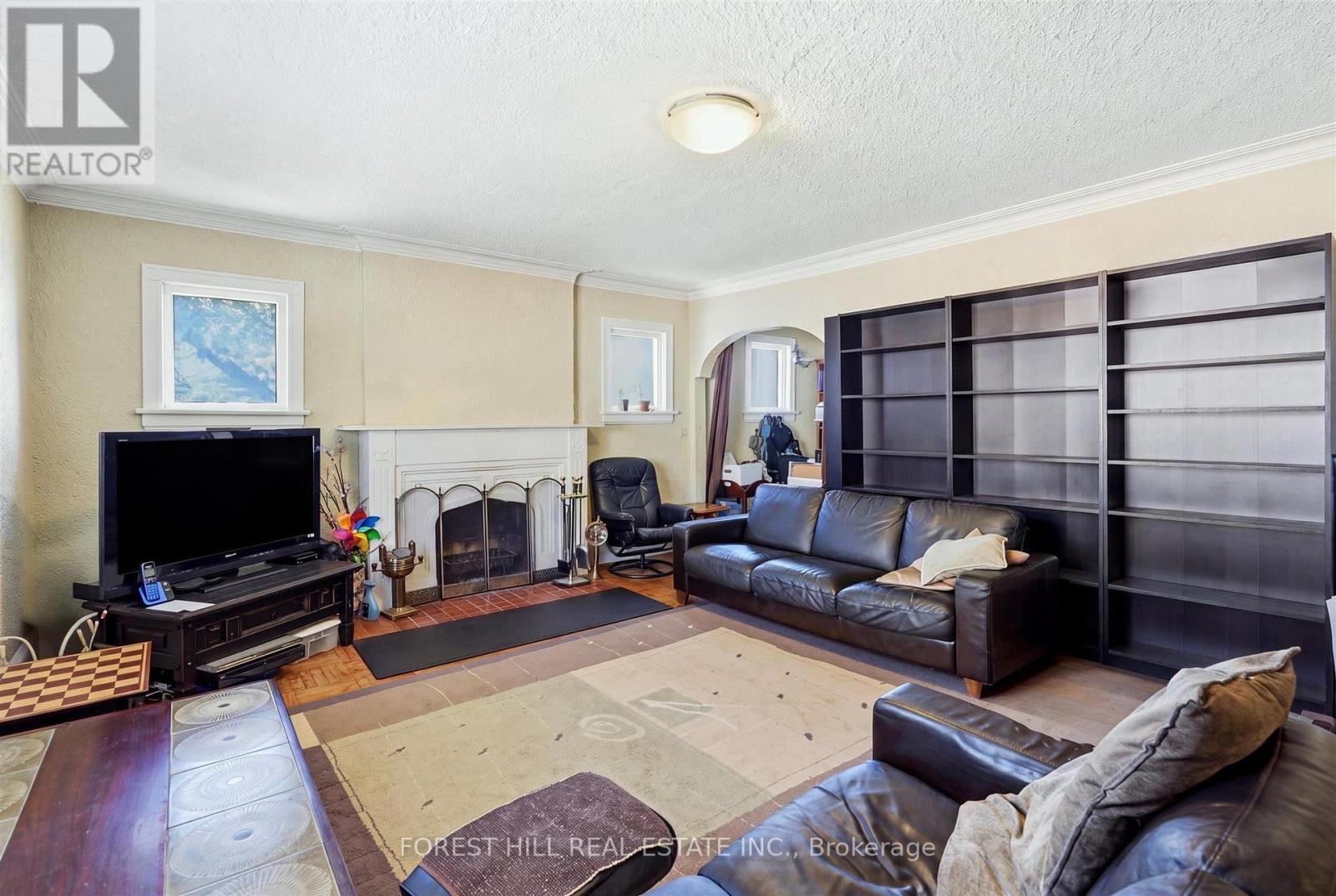 Unit A - 1070 Avenue Road Property Photo 9