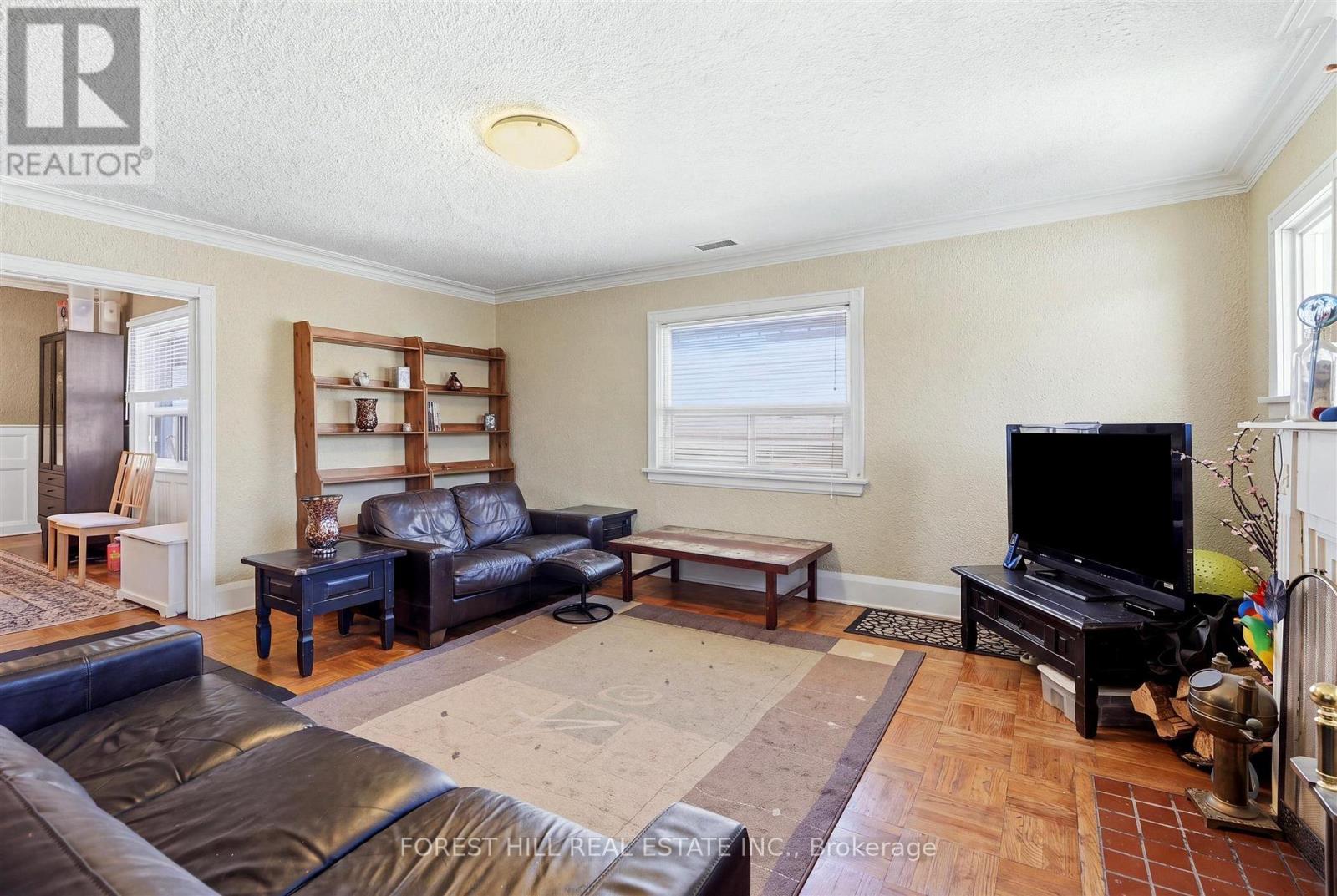 Unit A - 1070 Avenue Road Property Photo 10