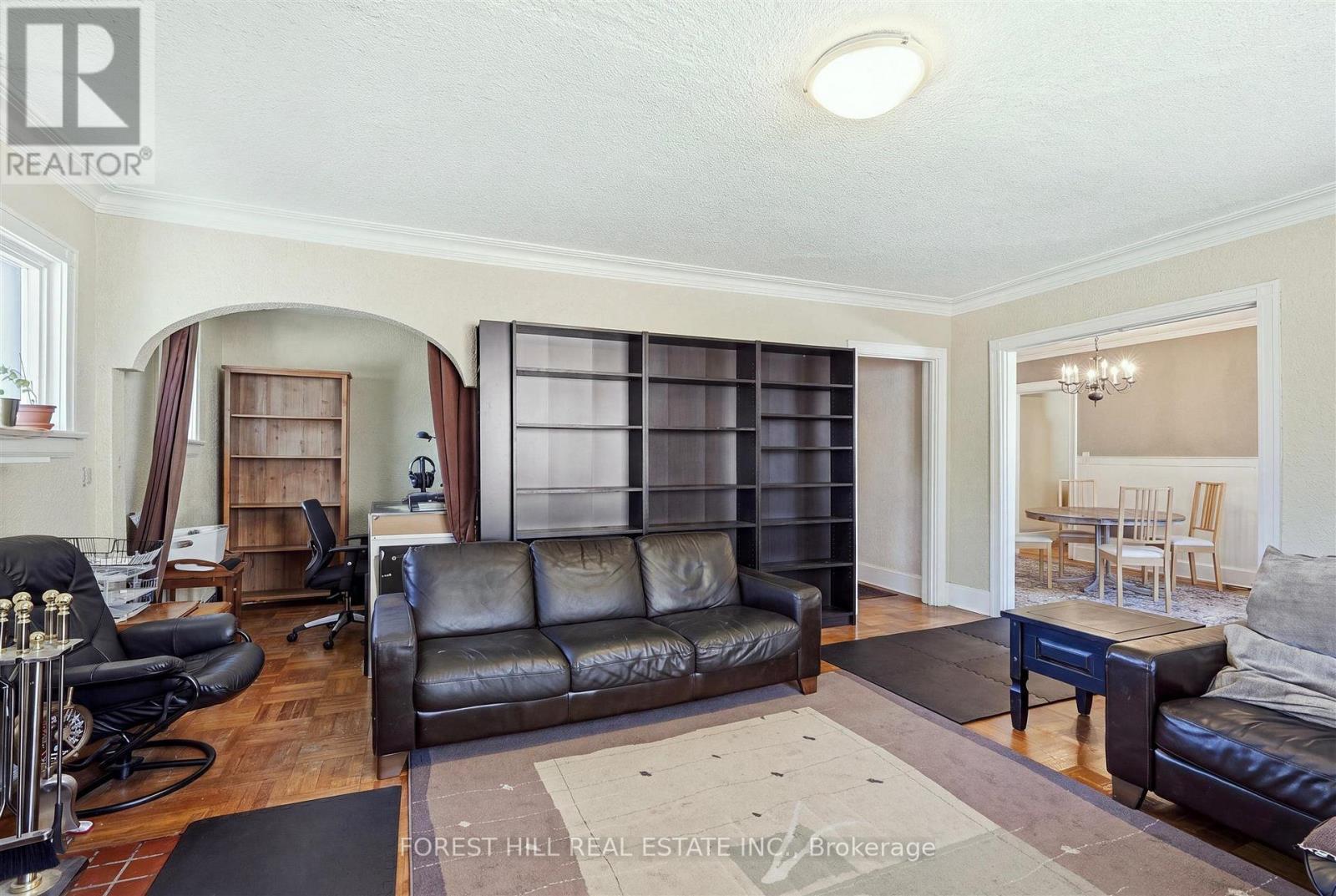 Unit A - 1070 Avenue Road Property Photo 11
