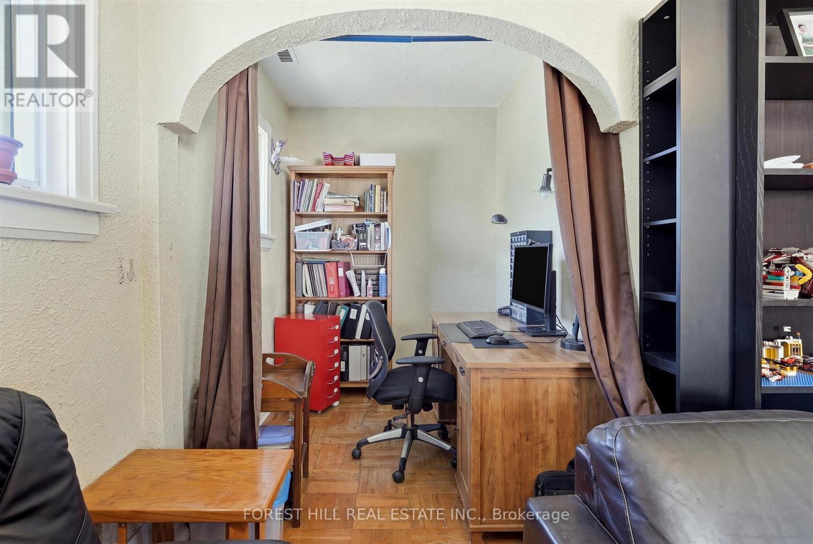 Unit A - 1070 Avenue Road Property Photo 13