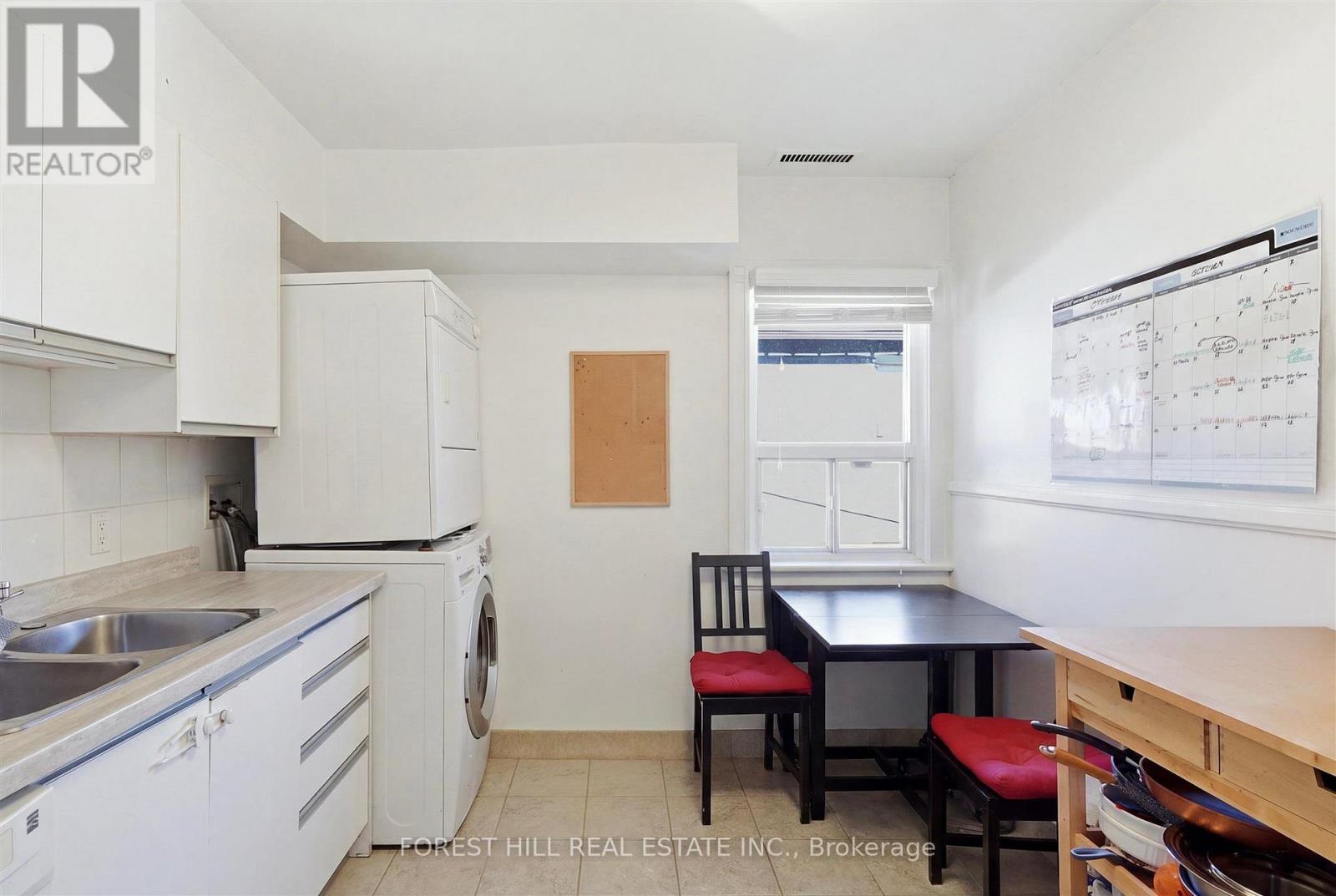 Unit A - 1070 Avenue Road Property Photo 16