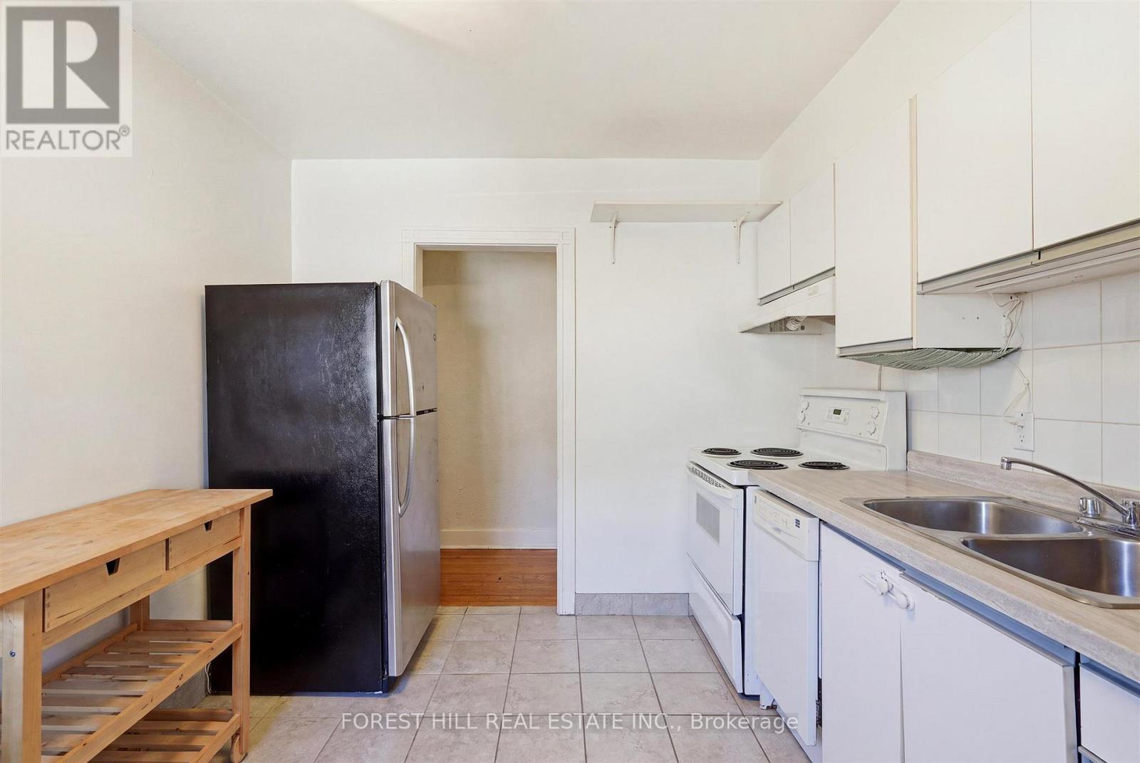 Unit A - 1070 Avenue Road Property Photo 18