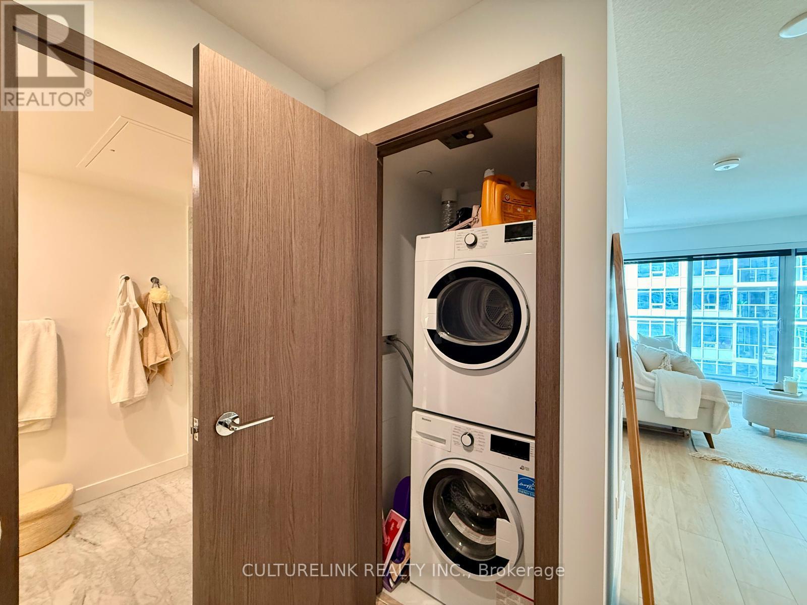 2205 - 17 Bathurst Street Property Photo 10