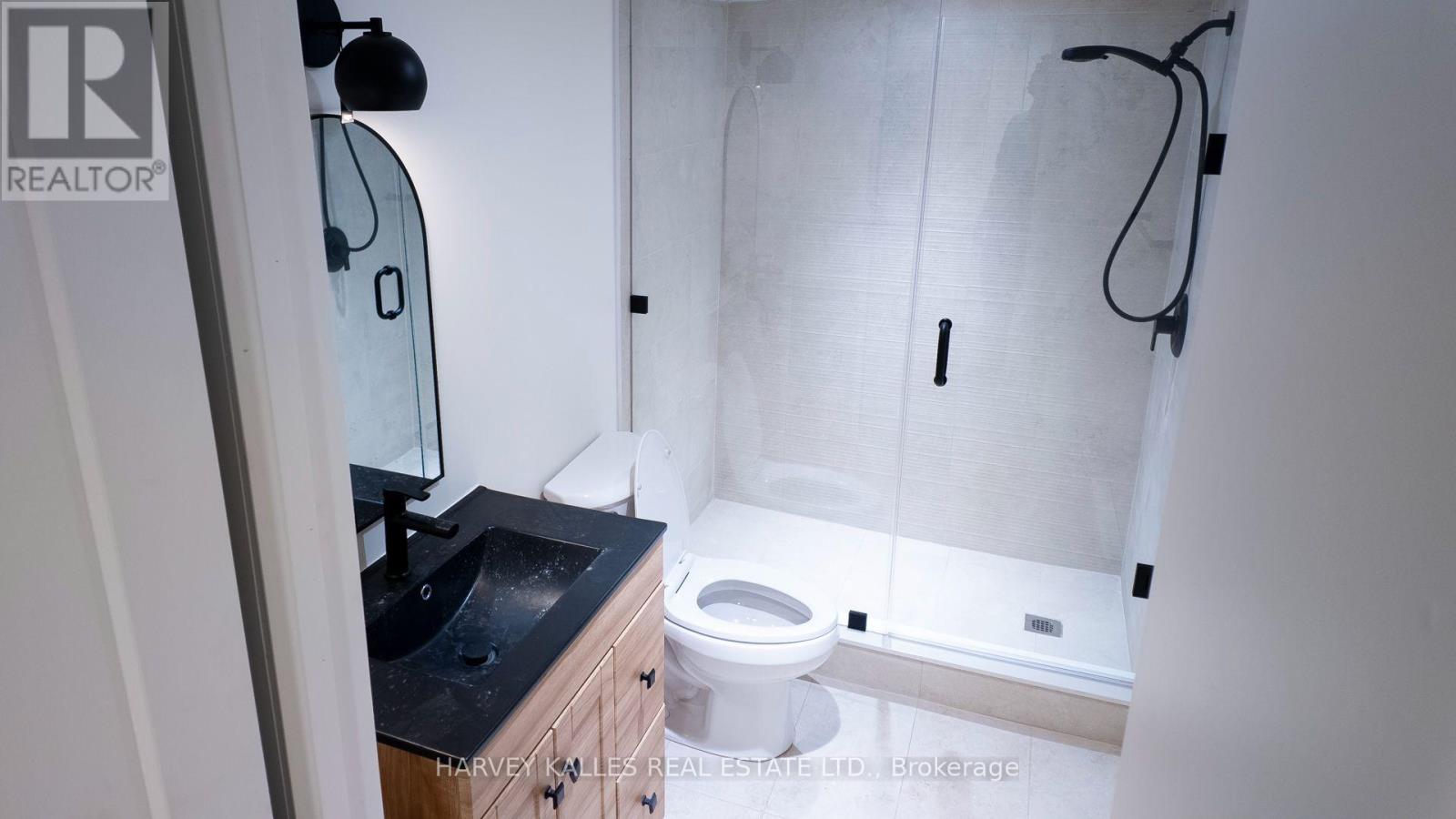 3 - 1214 Avenue Road Property Photo 8