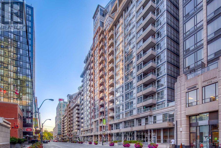 127 - 250 Wellington Street W Property Photo 2