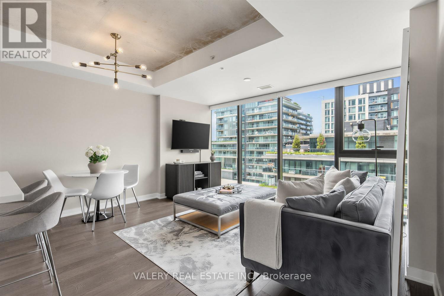1022 - 629 King Street W Property Photo 2