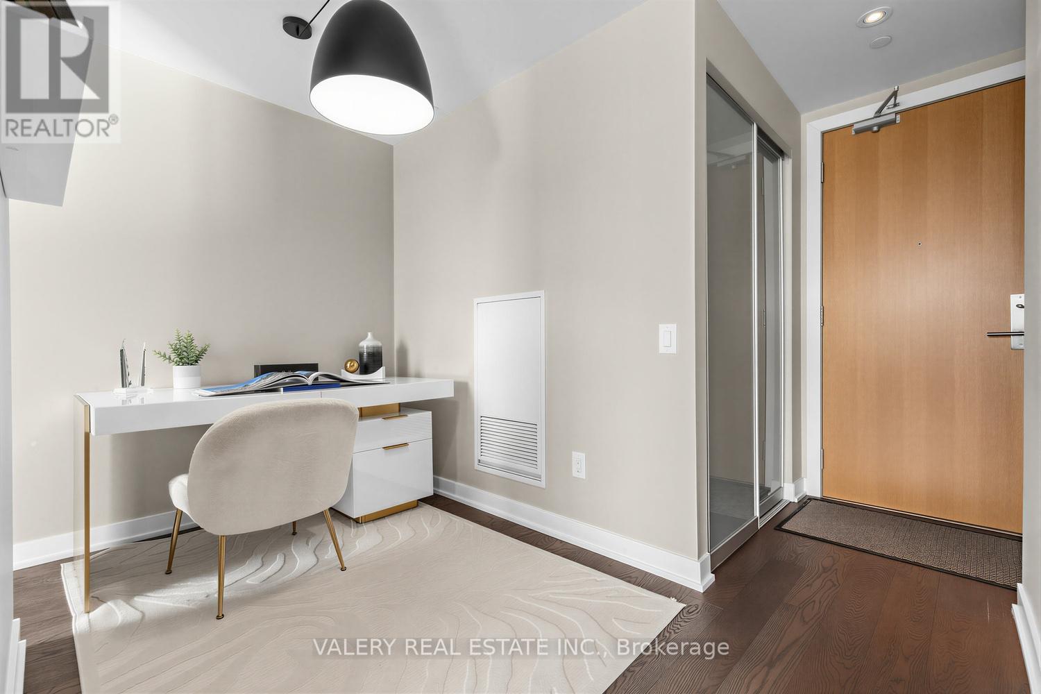 1022 - 629 King Street W Property Photo 7