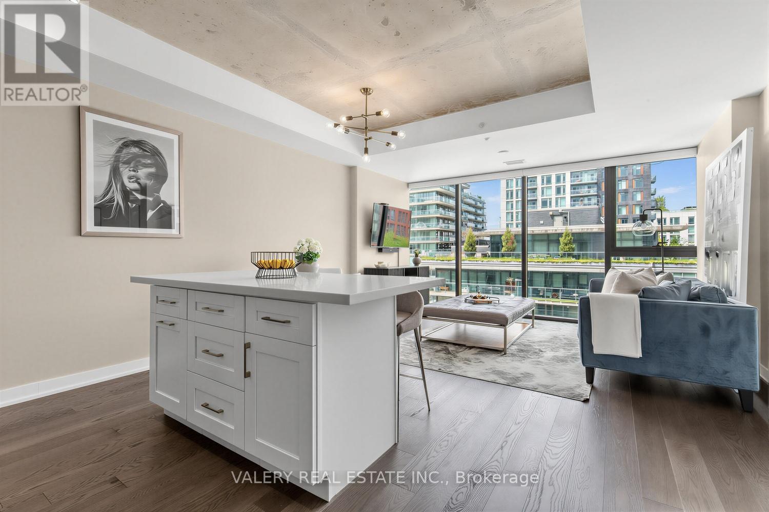 1022 - 629 King Street W Property Photo 10